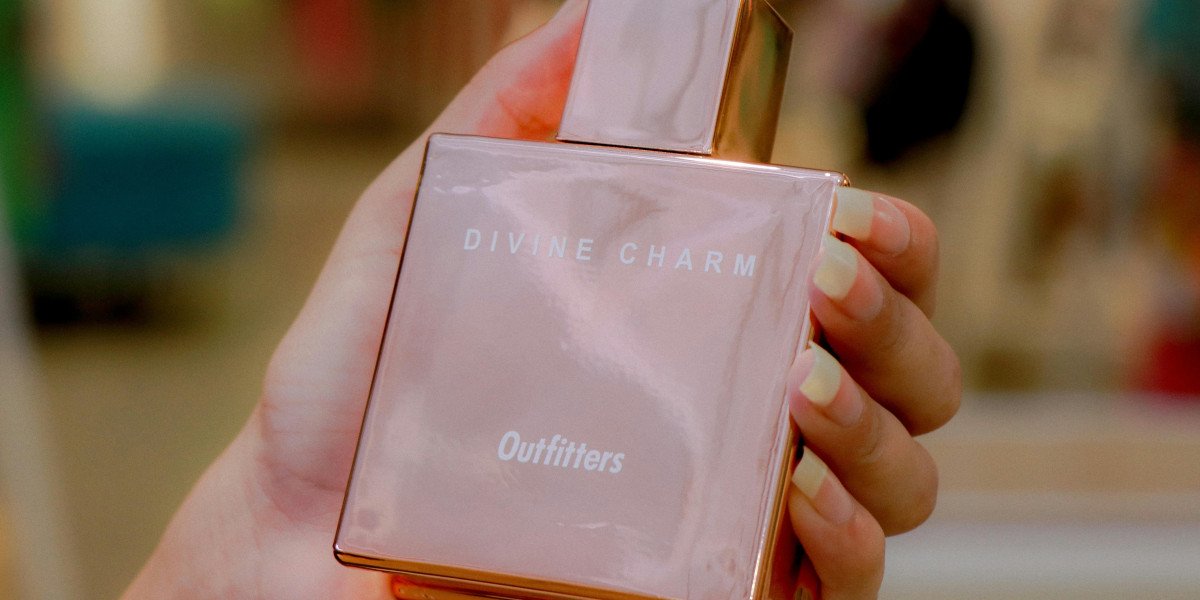 Scented Memories: How Perfume Captures Emotion and Time