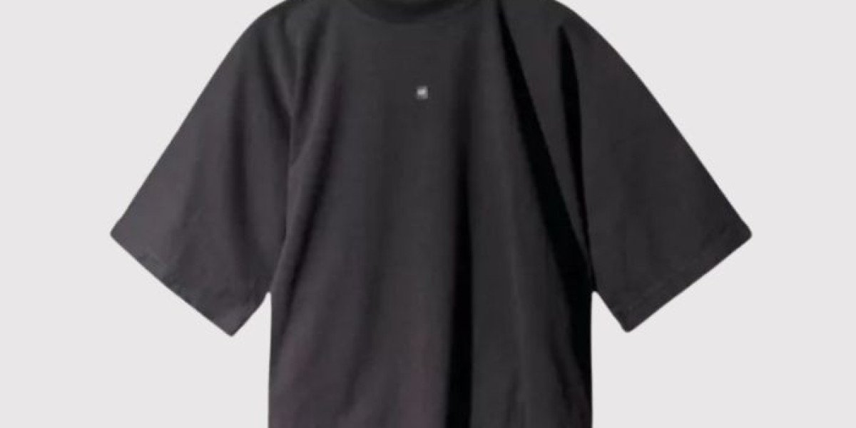 Yeezy Gap looks people wear for street outfits