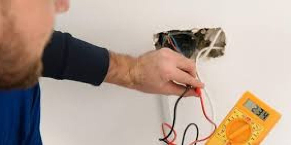 Waarom is het belangrijk om een ​​elektricien in te schakelen?